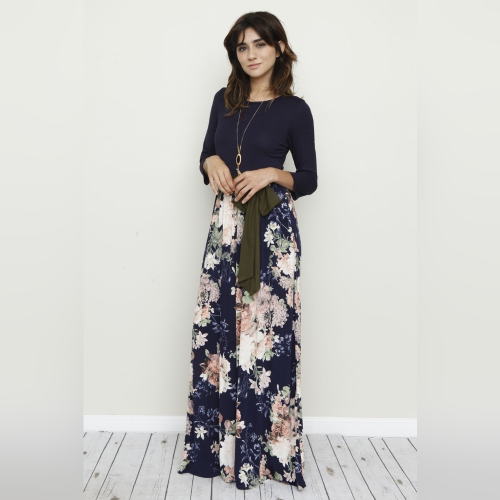 ๐Egs๐ป by Elรณges Navy & White Floral Maxi Dress 1/2 price - Picture 6 of 16